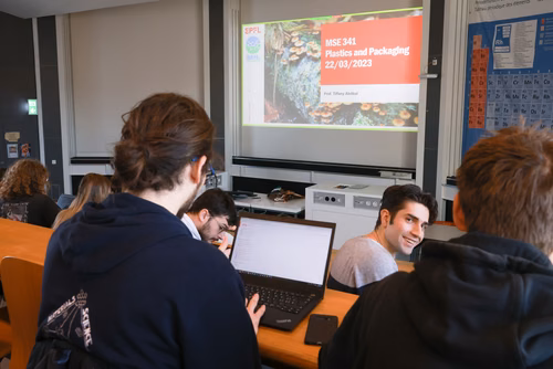 Starting fall 2024, all EPFL first-year students will be required to take a core class in sustainability, and each department will introduce a sustainability-oriented Bachelor’s class and Master’s class with a focus on real-world applications. These changes come as part of EPFL’s Teach4Sustainability initiative, which also includes integrating sustainability more deeply into existing curricula.