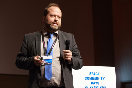 Challenges and opportunities in the space field. Practical and useful information for space industries and newcomers in the domain.