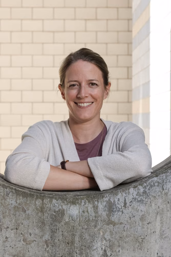 Marianne Liebi, nouvelle professeure assistante «tenure track» à l’EPFL et à l’Institut Paul Scherrer, installe un laboratoire à l’EPFL pour étudier de manière plus approfondie la structure des matériaux mous par le biais de la diffusion des rayons X.