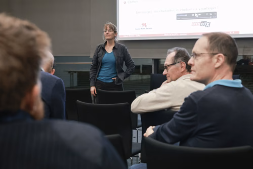 Organisées par le Service promotion de l’éducation, en collaboration avec les sections de l’EPFL, les rencontres 5 à 7 constituent un moment d’échange privilégié entre les enseignantes et enseignants du secondaire et le corps professoral de l’EPFL.
