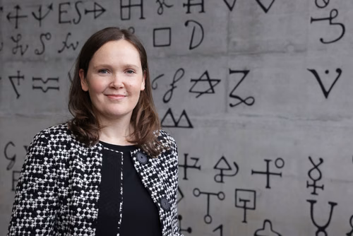 Professeure de chimie à l’EPFL, Angela Steinauer raconte l’impact que le programme FLP pour les femmes en science a eu sur sa carrière. Les candidatures pour 2025 sont ouvertes.