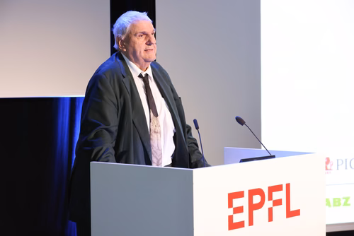 Le championnat des jeux mathématiques et logiques est une compétition populaire et scolaire organisée chaque année à l’échelon européen. Il voit s’affronter des passionné·e·s de mathématiques de toutes générations venus d’une douzaine de pays. Sa finale internationale, qui a traditionnellement lieu à Paris, sera cette année organisée à Lausanne (EPFL). La FSJM gère depuis plus de 30 ans l’organisation de ce championnat en Suisse. Finale sur le Campus EPFL