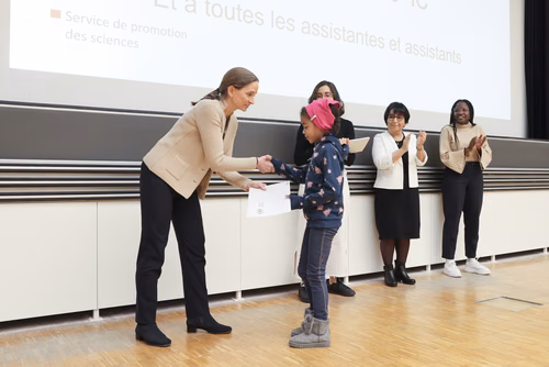 Journée à la découverte des Sciences Remise attestations "Internet & Code pour les filles" Service de la promotion des Sciences de l'EPFL 