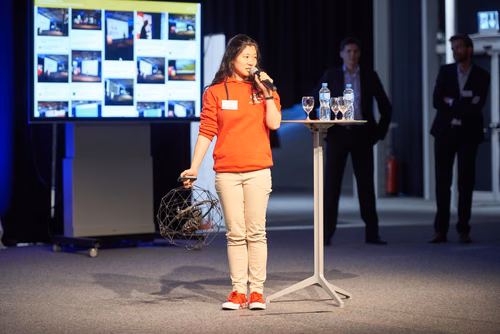 22 entrepreneurs ont participé au concours de “pitch” devant 400 personnes lors de la Startup Champions Seed Night coorganisée par l’EPFL Alumni et venturelab au Forum Rolex Learning Center. Tej Tadi (PhD SV’11), fondateur et CEO de MindMaze, était l’invité d’honneur de cette édition.
