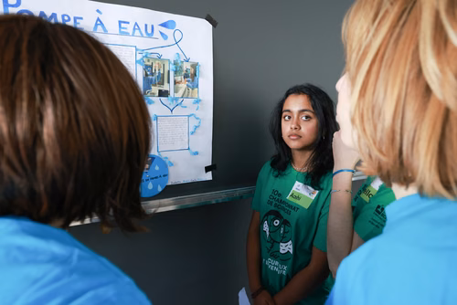 La 10ème édition du championnat de science par équipes, "Curieux et inventifs", permet à des jeunes filles et garçons de 8 à 15 ans de développer leur goût de la réflexion et de la recherche scientifique. Ils peuvent ainsi dévoiler leur inventivité dans une ambiance ludique et créative.