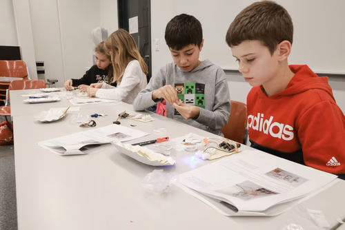 La lumière, voici la toute nouvelle thématique du festival Scientastic, le festival des sciences de l'EPFL Organisateur Service de promotion des sciences sps. 
