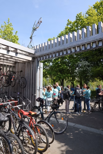 Bike to work est une action de PRO VELO Suisse qui réuni chaque printemps plus de 50'000 personnes à travers le pays. L’objectif est de faire découvrir au plus grand nombre de pendulaires le plaisir de se rendre au travail en vélo : un moyen de transport pratique, bon pour la santé et écologique. Remise des prix, Campus durable, EPFL-UNIL 