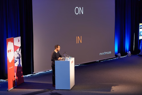 22 entrepreneurs ont participé au concours de “pitch” devant 400 personnes lors de la Startup Champions Seed Night coorganisée par l’EPFL Alumni et venturelab au Forum Rolex Learning Center. Tej Tadi (PhD SV’11), fondateur et CEO de MindMaze, était l’invité d’honneur de cette édition.