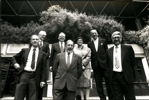 EPFL, Journée Magistrale 1993. De g. à d. Hugo Thiemann, J.-C. Badoux, R. Dreifuss, J.-C. Piguet, C. Nicollier, A. Siza, R. Badan.