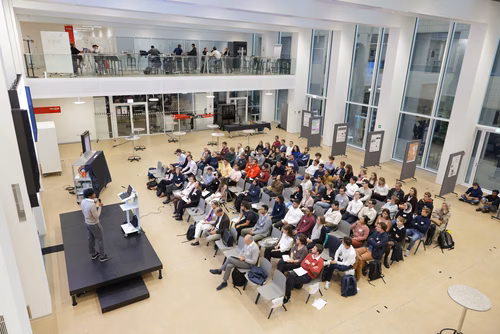 After two months of conducting research in an EPFL laboratory, the interns will present their research projects in the form of a poster or a short oral presentation (My research in 180 sec) to a selected audience including professors, donors, organizers as well as the cohort of interns.