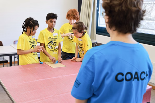La 10ème édition du championnat de science par équipes, "Curieux et inventifs", permet à des jeunes filles et garçons de 8 à 15 ans de développer leur goût de la réflexion et de la recherche scientifique. Ils peuvent ainsi dévoiler leur inventivité dans une ambiance ludique et créative.