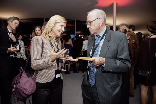 La première édition du gala EPFL Alumni a réuni près de 650 diplômé.es au Rolex Learning Center. Ils ont pu participer à une soirée festive et entendre le Prof. Patrick Aebischer – Président de l’EPFL jusqu’à fin 2016 – et le Prof. Martin Vetterli – Président de l’EPFL dès 2017 – échanger sur la transmission de Présidence.