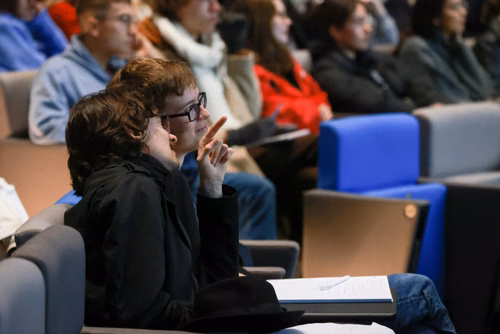 Un événement d’envergure pour préparer son avenir. Comme chaque année, l’EPFL, via son Service de promotion de l’éducation et en collaboration avec ses facultés, se réjouit d'accueillir les gymnasiennes et gymnasiens sur son campus. L’École propose de venir découvrir ses filières de formation, sa communauté estudiantine, son corps enseignant, ses équipes de recherche, les divers services dédiés aux étudiantes et étudiants débutant à l’EPFL, ainsi que les multiples associations chargées d’animer la vie socia