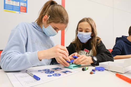 Ateliers scientifiques d’une heure pour les jeunes âgés de 7 à 13 ans proposés les 13 et 14 novembre 2021 à l’EPFL Valais Wallis