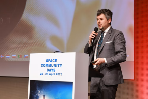Challenges and opportunities in the space field. Practical and useful information for space industries and newcomers in the domain.