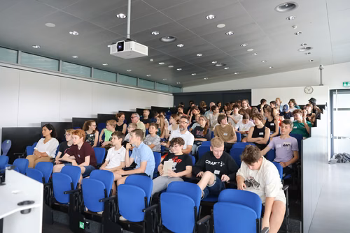 Le concours Alkindi-suisse est une compétition de cryptographie qui a lieu chaque année et ouverte aux classes de 9e, 10e et 11e secondaires. Il est organisé par l’EPFL, les associations Animath et France-ioi. La participation est entièrement gratuite.