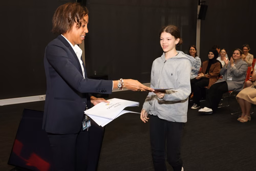 Remises des attestations pour les filles, Genève 2022