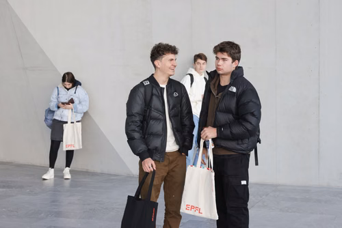 Un événement d’envergure pour préparer son avenir. Comme chaque année, l’EPFL, via son Service de promotion de l’éducation et en collaboration avec ses facultés, se réjouit d'accueillir les gymnasiennes et gymnasiens sur son campus. L’École propose de venir découvrir ses filières de formation, sa communauté estudiantine, son corps enseignant, ses équipes de recherche, les divers services dédiés aux étudiantes et étudiants débutant à l’EPFL, ainsi que les multiples associations chargées d’animer la vie socia