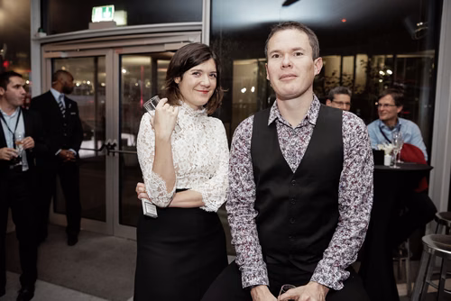 La première édition du gala EPFL Alumni a réuni près de 650 diplômé.es au Rolex Learning Center. Ils ont pu participer à une soirée festive et entendre le Prof. Patrick Aebischer – Président de l’EPFL jusqu’à fin 2016 – et le Prof. Martin Vetterli – Président de l’EPFL dès 2017 – échanger sur la transmission de Présidence.