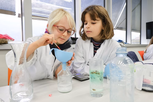 Ateliers scientifiques d’une heure pour les jeunes âgés de 7 à 13 ans proposés les 13 et 14 novembre 2021 à l’EPFL Valais Wallis