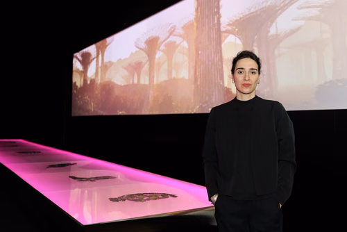 Depuis 2021, l’historienne de l’art Giulia Bini est responsable et curatrice du programme d’artistes en résidence du CDH de l’EPFL, qu’elle a contribué à créer. En mai, elle prendra la tête du programme Arts at CERN.