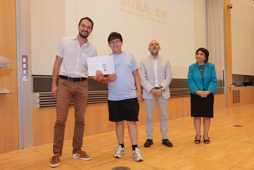 Remise des attestations aux participantes et participants aux cours organisés par le Service de Promotion des Sciences dans le canton du Jura. Avec la participation, pour cette édition, du ministre de l'enseignement, Martial Coutet et du vice-président pour l’innovation et l’impact, Edouard Bugnon