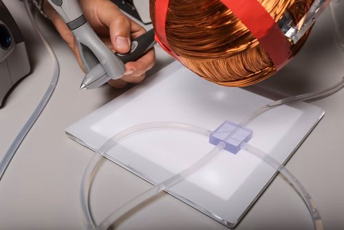 EPFL researchers have invented a remarkably small and ultraflexible neurovascular microcatheter. Powered by blood flow, it can safely navigate the most intricately branched arteries in a matter of seconds.