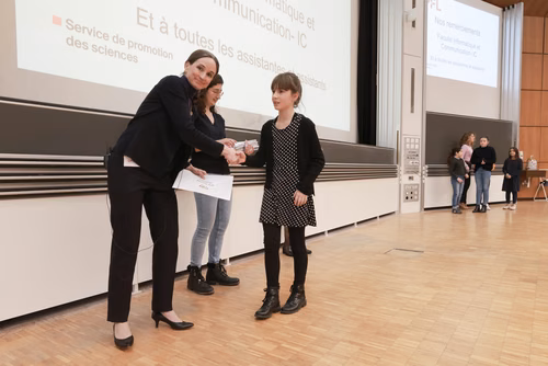 Journée à la découverte des Sciences Remise attestations "Internet & Code pour les filles" Service de la promotion des Sciences de l'EPFL 