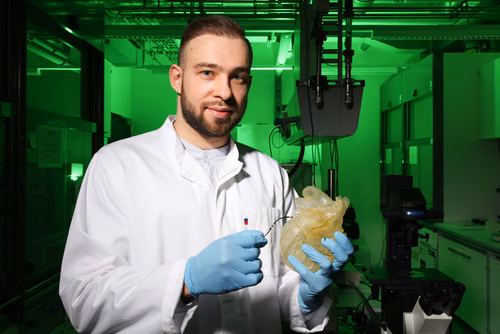 Des scientifiques de l’EPFL et de l’ETH Zürich ont développé un cathéter composé de fils non toxiques, permettant de passer d’un état souple à un état rigide pendant une intervention chirurgicale.