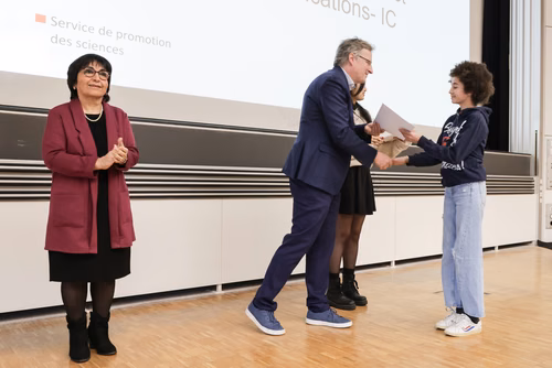 Remise attestations "Internet & Code pour les filles" Service de la promotion des Sciences de l'EPFL
