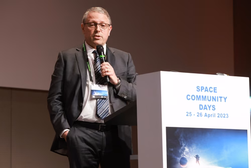 Challenges and opportunities in the space field. Practical and useful information for space industries and newcomers in the domain.