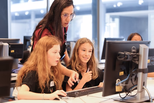 Le tout premier Meet up national du Coding club des filles s'est déroulé sur le campus de l’EPFL à Lausanne.