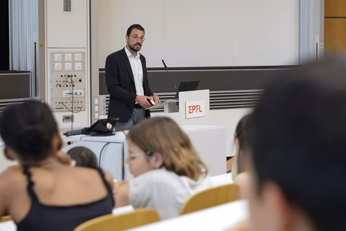 Remises des attestations pour les enfants du Jura 2023 En présence du Ministre de l’éducation du Canton du Jura, M. Martial Courtet Service de promotion des Sciences 