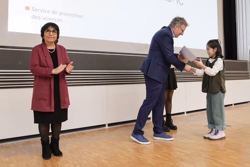 Remise attestations "Internet & Code pour les filles" Service de la promotion des Sciences de l'EPFL
