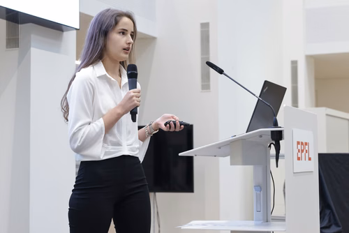 After two months of conducting research in an EPFL laboratory, the interns will present their research projects in the form of a poster or a short oral presentation (My research in 180 sec) to a selected audience including professors, donors, organizers as well as the cohort of interns.
