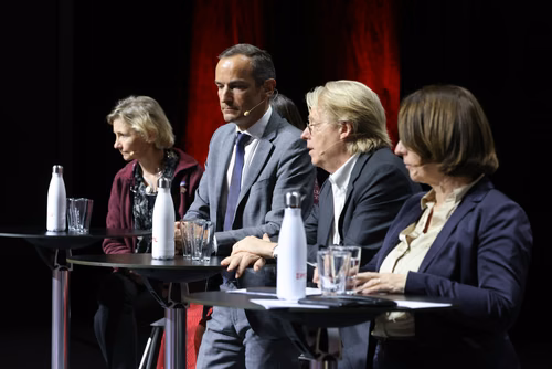 Tous les membres de la communauté EPFL, étudiant·e·s et collaborateur·trice·s de l’EPFL sont invité·e·s à l’édition 2022 de notre traditionnelle allocution de la Direction.