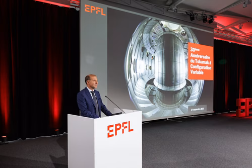 On September 21st, EPFL celebrate the 30th anniversary of its flagship experiment, the Tokamak à Configuration Variable (TCV). Operated by the Swiss Plasma Center as part of the EUROfusion Consortium, it is one of the key European facilities for the ITER project, which aims to demonstrate the scientific and technological feasibility of fusion as an energy source, and the development of DEMO, whose objective is to prove its commercial feasibility. The TCV Tokamak represents a major asset in the global effort