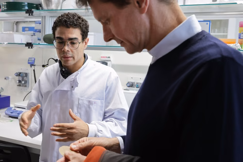 Visite du laboratoire de la prof. Tiffany Abitbol (Laboratoire des matériaux durables)  organisé par le Development Office, philanthropie