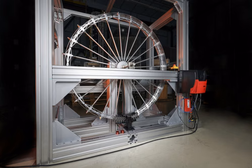 Série d’été – Projet de master (10). Jérémie Pochon a construit un banc de test pour mettre à l’épreuve le type de moteur qui pourrait propulser l’hyperloop.