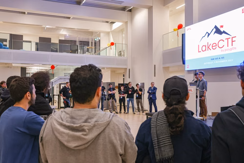 Cette année, la Faculté informatique et communications célèbre son 20e anniversaire, une étape importante dans un domaine qui s’est transformé au cours des deux dernières décennies. Durant cette période, des milliers d’étudiantes et étudiants en bachelor, en master et en doctorat ont obtenu leur diplôme, et ont ensuite contribuer à l’évolution de la branche, tant dans le milieu universitaire que dans le secteur privé.