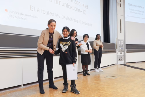 Journée à la découverte des Sciences Remise attestations "Internet & Code pour les filles" Service de la promotion des Sciences de l'EPFL 