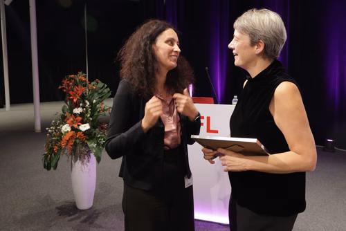 La fondation WISH de l’EPFL a choisi de décerner à la physicienne quantique Michelle Simmons le prix Erna Hamburger 2023 pour sa brillante carrière à la pointe de son domaine, ainsi que pour son engagement en faveur de la diversité et des MINT. Une cérémonie de remise de prix se tiendra aujourd'hui à l’EPFL.