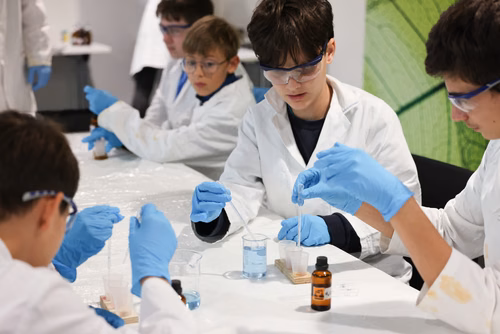To celebrate 100 years of quantum science and technology, we invite you to discover the strange and fascinating world of quantum physics through hands-on activities, interactive demonstrations, workshops, and engaging talks.