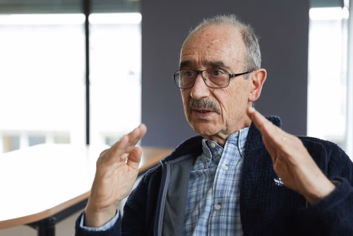 Denis Duboule recevra en juin la prestigieuse Médaille Ross G. Harrison récompensant 35 années de travail et de passion sur la génétique de l’embryologie, en particulier à travers l'étude des gènes Hox. Portrait à l’heure de la retraite à l’EPFL.