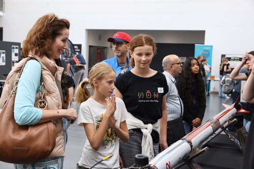 Le Meet up national annuel du Coding club des filles sur le campus de l’EPFL Service de promotion des sciences SPS 