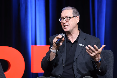 The EPFL EssentialTech Centre invites you to join 5 inspiring panelists in their reflections on how science and technology can be harnessed in the pusuit of peace. The objective is to identify how STEM can be leveraged to address all forms of violence.