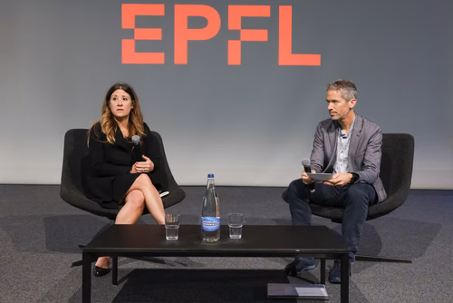 Dr Maria Van Kerkhove est une experte reconnue dans le domaine de la santé mondiale, actuellement Directrice par intérim de la gestion des menaces épidémiques et pandémiques à l’Organisation mondiale de la santé (OMS). Elle a joué un rôle essentiel en tant que responsable technique COVID-19, en charge du programme d’urgences sanitaires, puis en tant que responsable mondiale des incidents lors de l’épidémie de variole simienne (mpox) de 2024, déclarée urgence de santé publique de portée internationale (USPPI