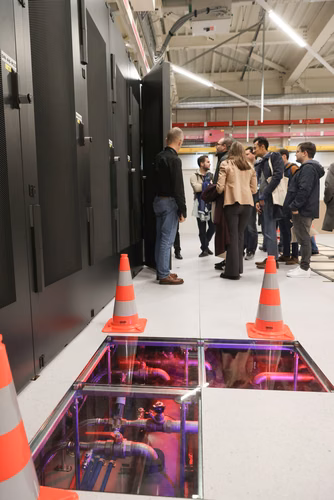 Cette année, la Faculté informatique et communications célèbre son 20e anniversaire, une étape importante dans un domaine qui s’est transformé au cours des deux dernières décennies. Durant cette période, des milliers d’étudiantes et étudiants en bachelor, en master et en doctorat ont obtenu leur diplôme, et ont ensuite contribuer à l’évolution de la branche, tant dans le milieu universitaire que dans le secteur privé.