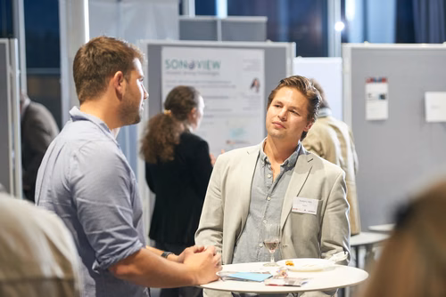 22 entrepreneurs ont participé au concours de “pitch” devant 400 personnes lors de la Startup Champions Seed Night coorganisée par l’EPFL Alumni et venturelab au Forum Rolex Learning Center. Tej Tadi (PhD SV’11), fondateur et CEO de MindMaze, était l’invité d’honneur de cette édition.