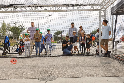 Cap sur l'Ouest, la fête du district de l’Ouest lausannois en mobilité douce, débarque à nouveau à l'EPFL avec une halte festive sur la place Cosandey !